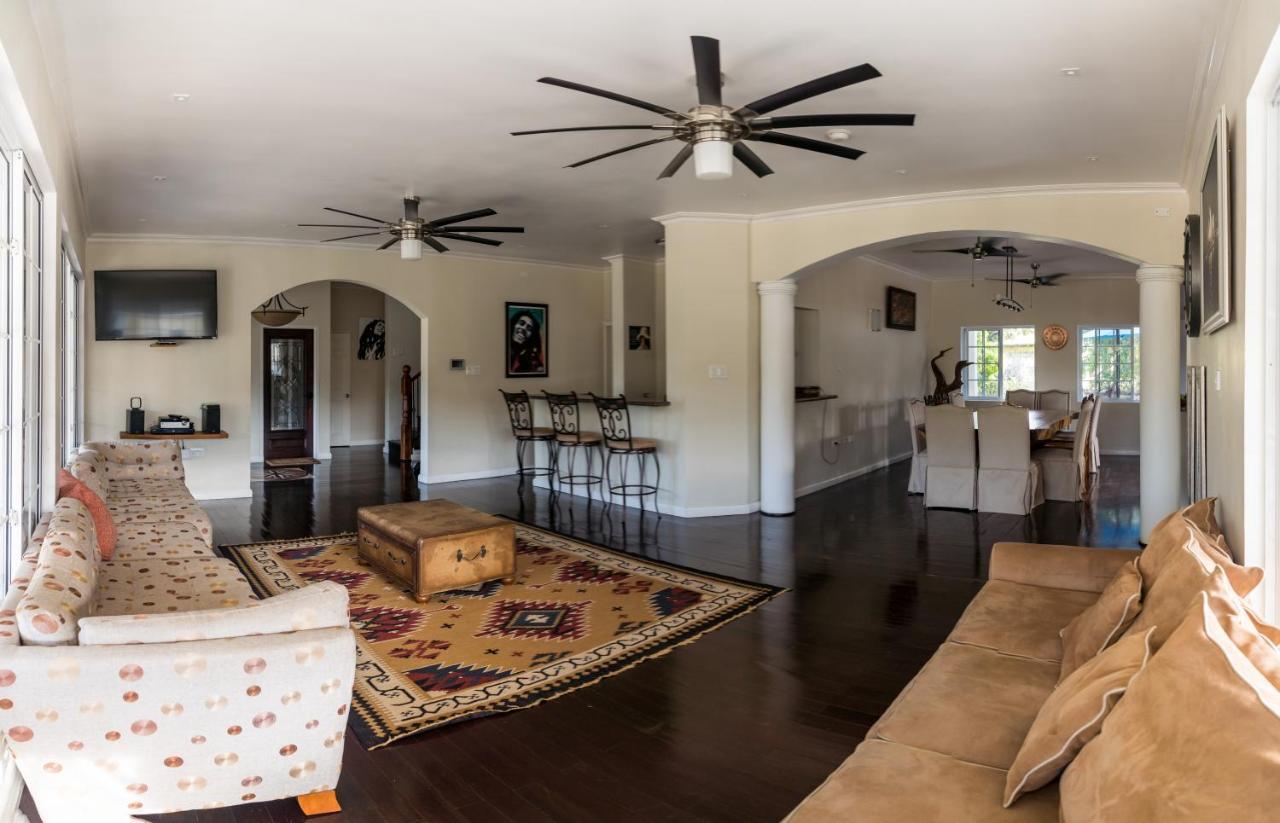 לוסאה Blue Paloma Bed & Breakfast מראה חיצוני תמונה