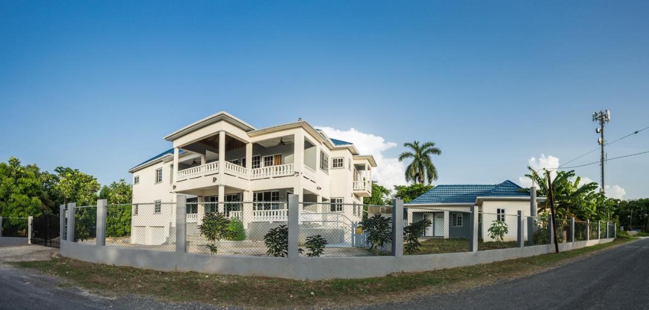 לוסאה Blue Paloma Bed & Breakfast מראה חיצוני תמונה